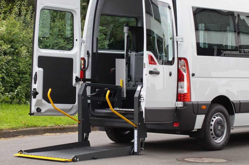 Kleintransporter mit Rollstuhllift